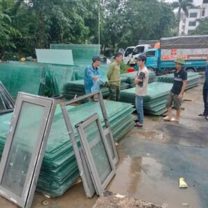 Thanh lý cửa kính cường lực cũ Hà Nội – Giá tốt, Uy tín, Nhanh gọn!